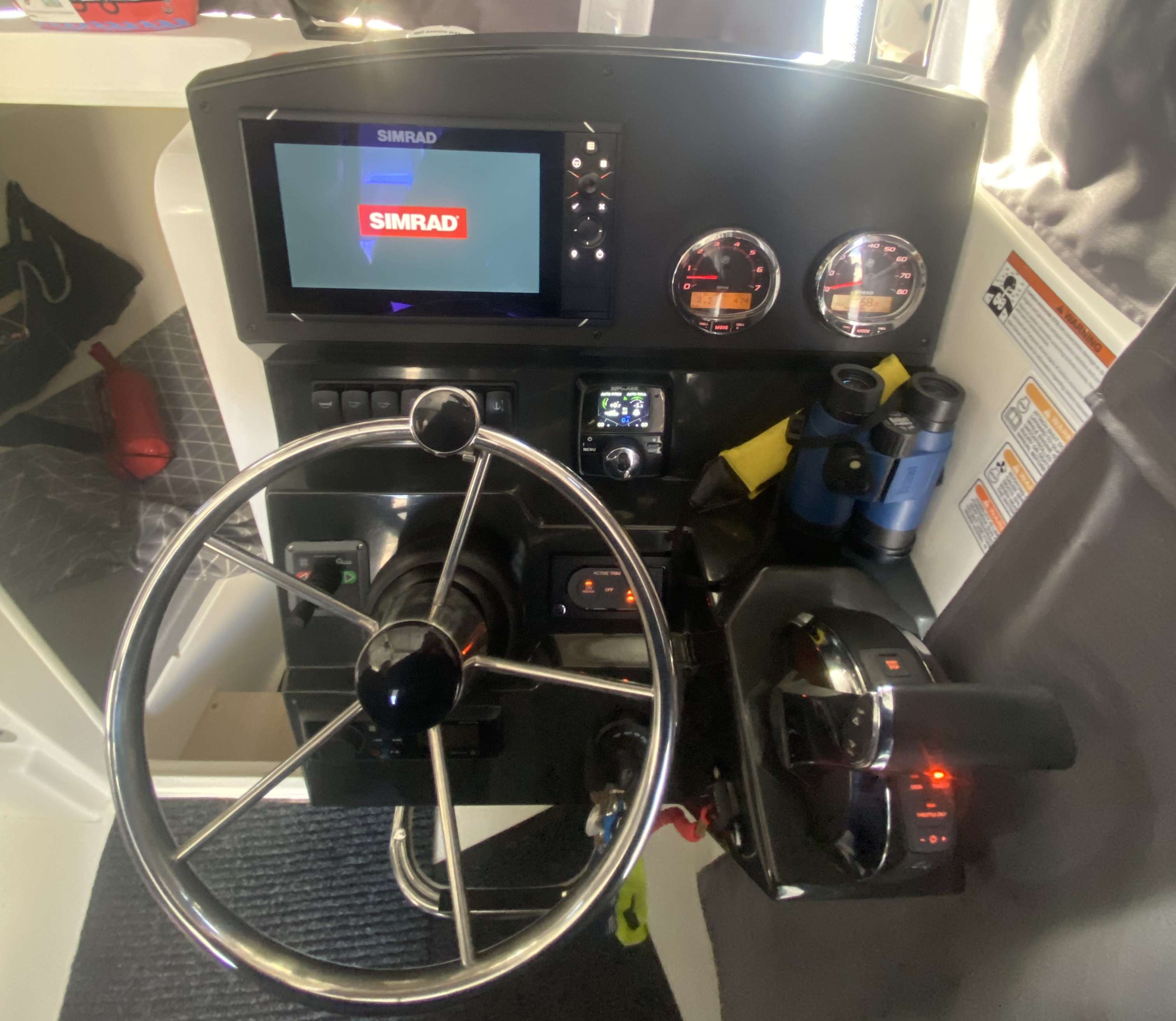 slider 2 Quicksilver Captur 805 Pilothouse